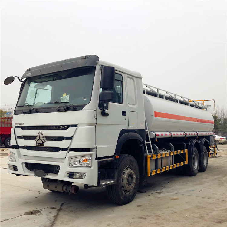 Sinotruk 20m3 φορτηγό παράδοσης πετρελαίου 6*4 6000 γαλόνια φορτηγό καυσίμου για πώληση