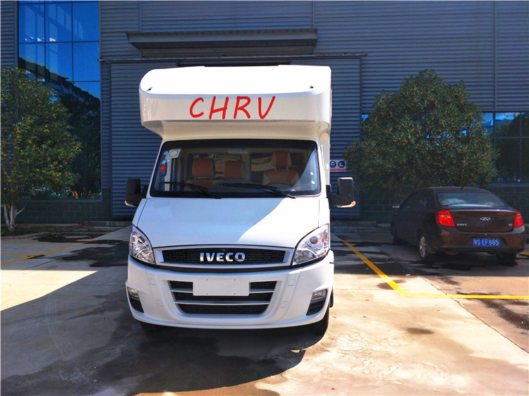 Αυτόματη μετάδοση rv Caravan Van Foton, υπαίθριο αυτοκίνητο στρατοπέδευσης φίμπεργκλας που διακοσμείται