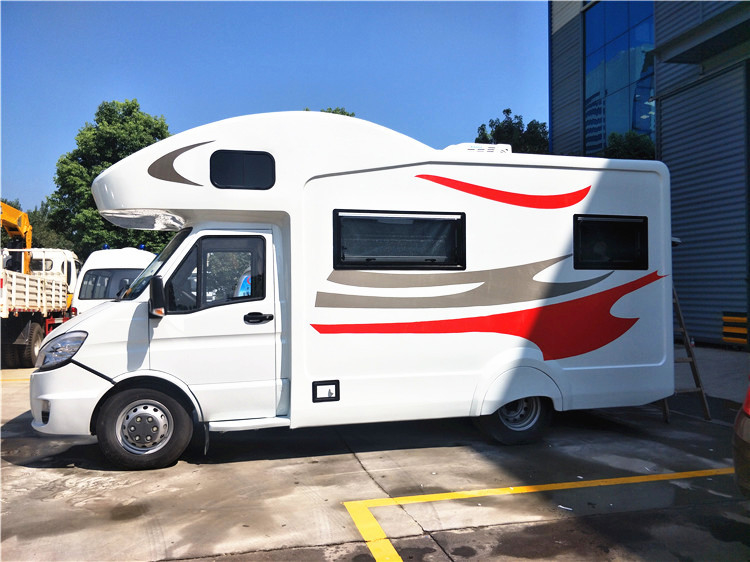 Αυτόματη μετάδοση rv Caravan Van Foton, υπαίθριο αυτοκίνητο στρατοπέδευσης φίμπεργκλας που διακοσμείται