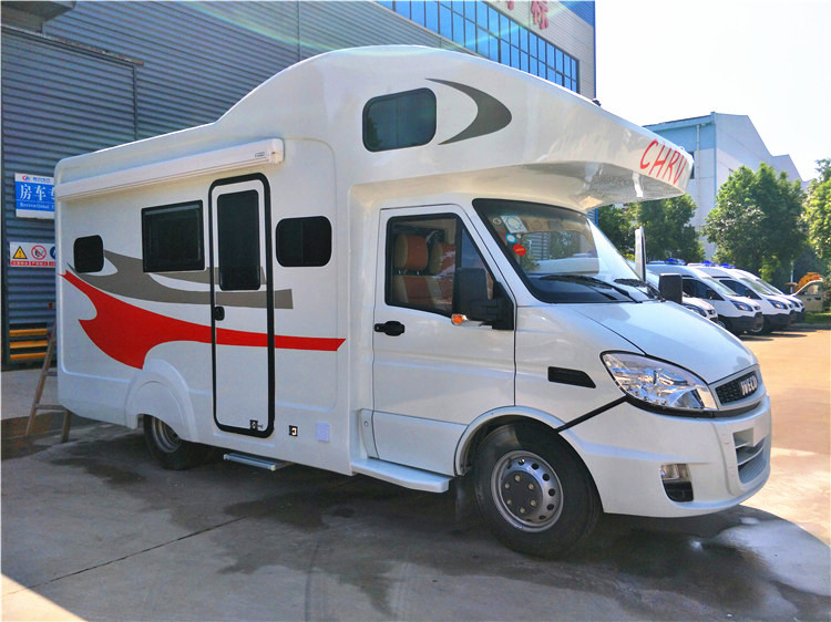 Αυτόματη μετάδοση rv Caravan Van Foton, υπαίθριο αυτοκίνητο στρατοπέδευσης φίμπεργκλας που διακοσμείται