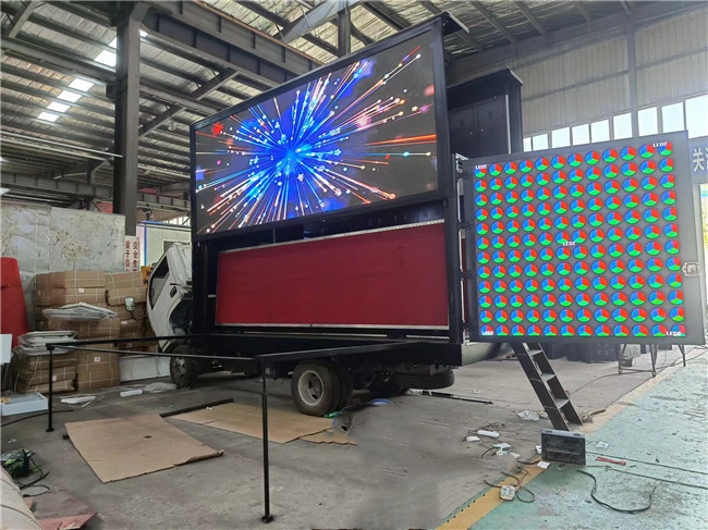 16ft 220V κινητό φορτηγό οθόνης LED 3 πλευρές P4 ψηφιακό φορτηγό LED με ανύψωση οθόνης