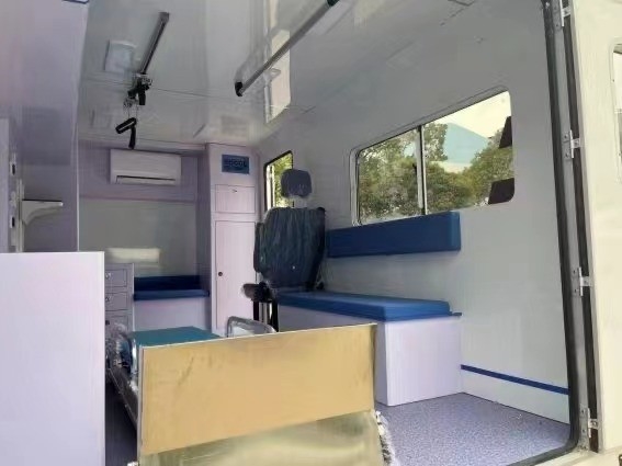 130χλμ/ώρα Οχήμα ΙΚΥ νοσοκομείου IVECO Μεταφορικά ασθενοφόρα για υπηρεσίες έκτακτης ανάγκης