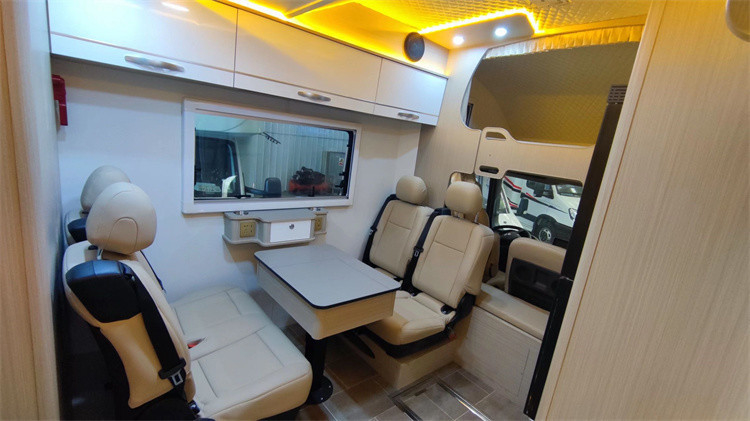 YUEJIN 4x2 Mobile Auto Motorhome Outdoor Luxury RV Caravan Van Για οικογενειακά ταξίδια