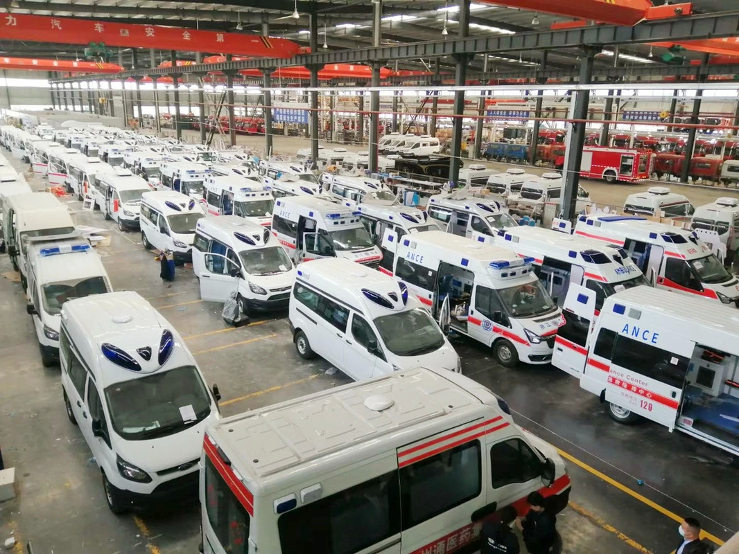 Αυτοκίνητο ασθενοφόρου έκτακτης ανάγκης με πρότυπο εκπομπών Euro 5 βάρος 2970 kg