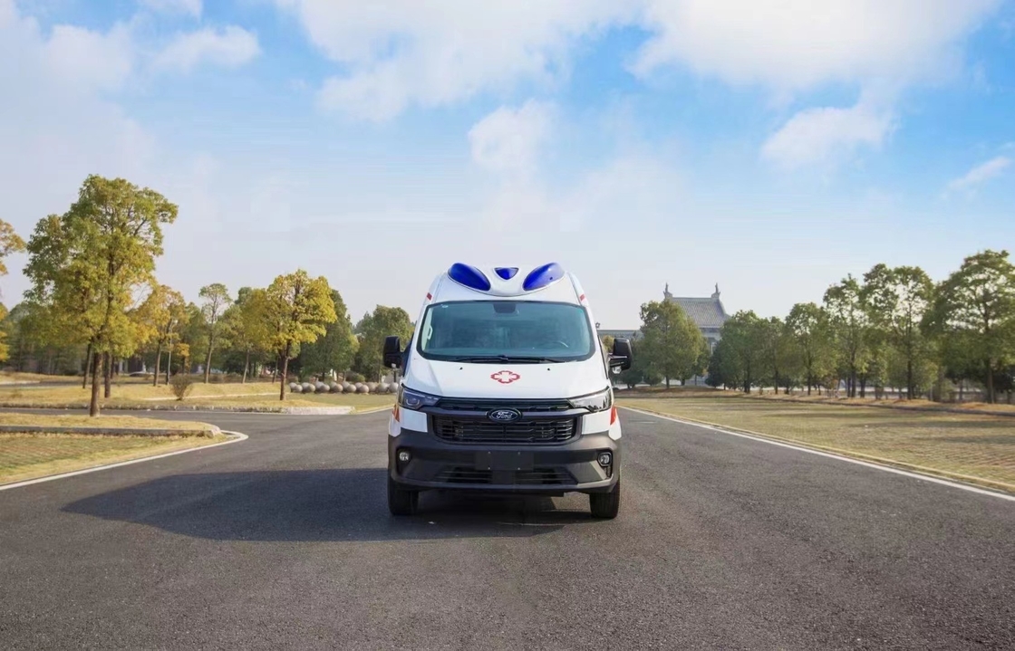 Euro 5 4*2 Ford ασθενοφόρο έκτακτης ανάγκης με εξοπλισμό πρώτων βοηθειών και ντουλάπι στο πλάι