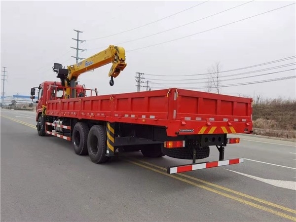 6*4 Boom Dongfeng ευθεία τηλεσκοπικό φορτηγό τοποθετημένο γερανό για βαριές ανάγκες ανύψωσης