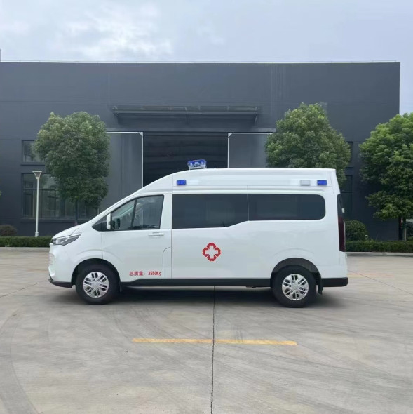 Μίνι τύπου 3 ασθενοφόρο Αριθμημένη ισχύς 103KW Μέγιστη ταχύτητα 145km/h