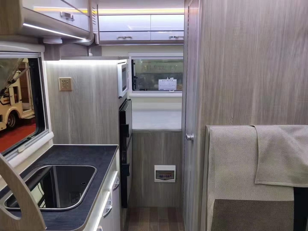 Yuejin Foton Outdoor Camper Van Automatic Transmission 4*2 Motorhome rv τροχόσπιτο